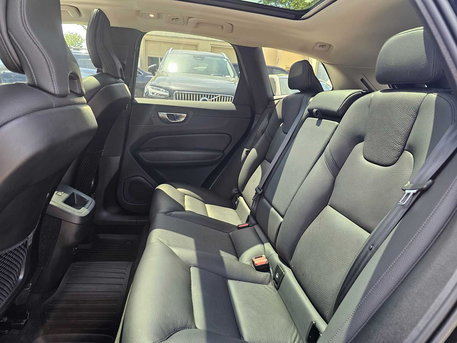2023 Volvo XC60 Plus Bright Theme