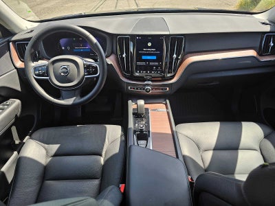 2023 Volvo XC60 Plus Bright Theme