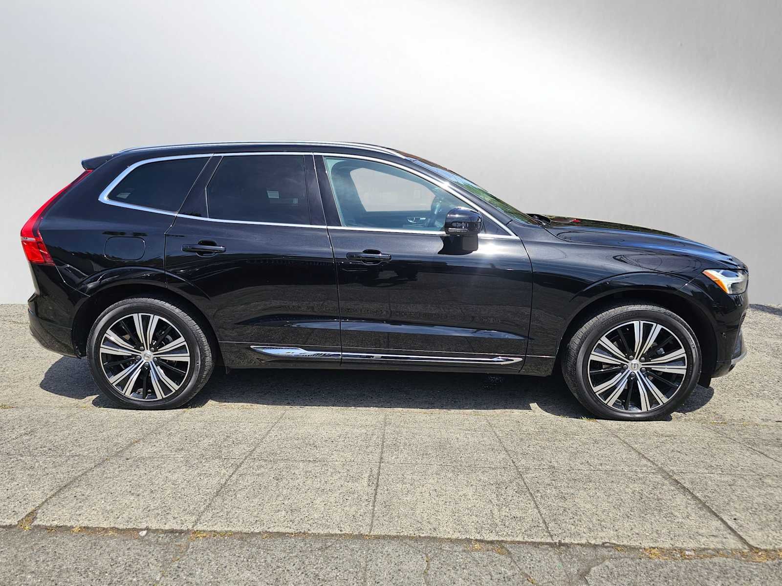 2023 Volvo XC60 Plus Bright Theme