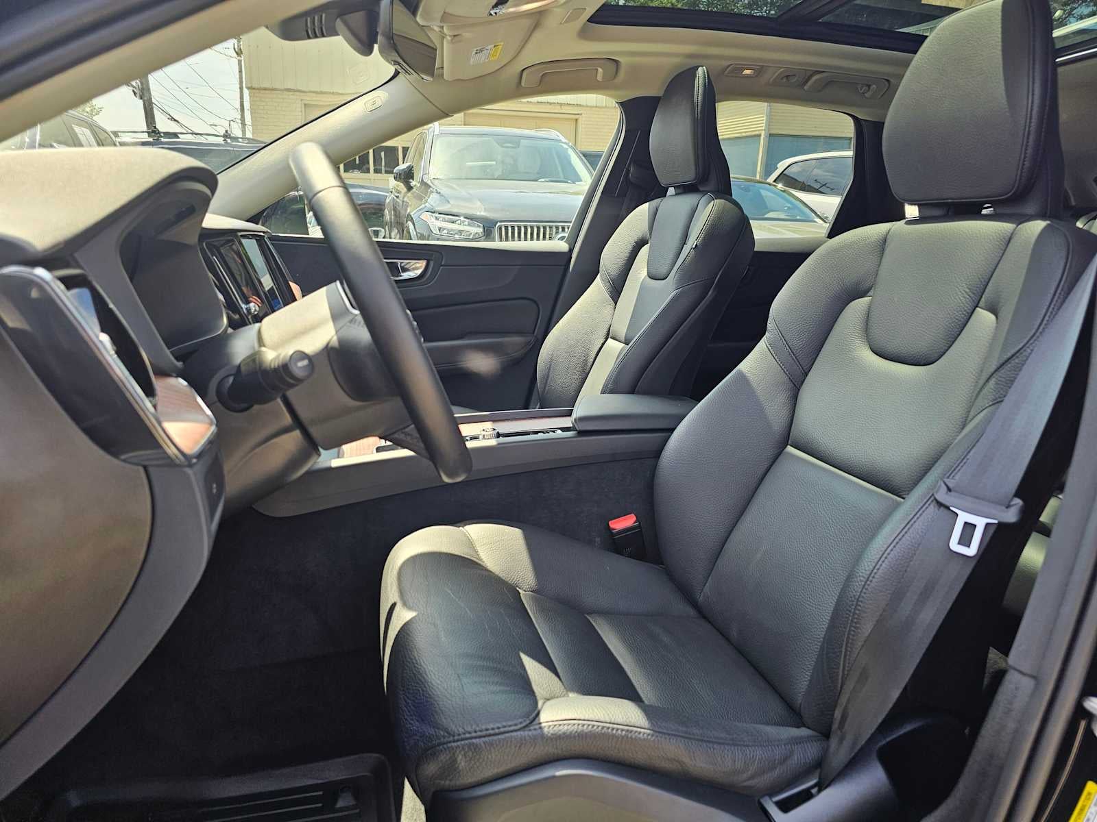 2023 Volvo XC60 Plus Bright Theme