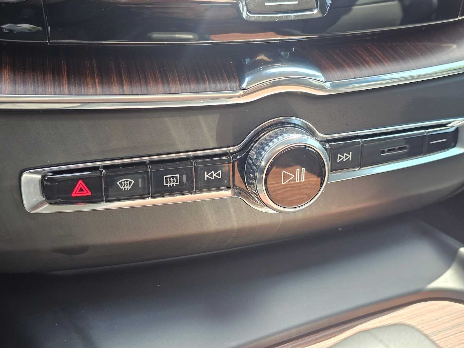 2023 Volvo XC60 Plus Bright Theme