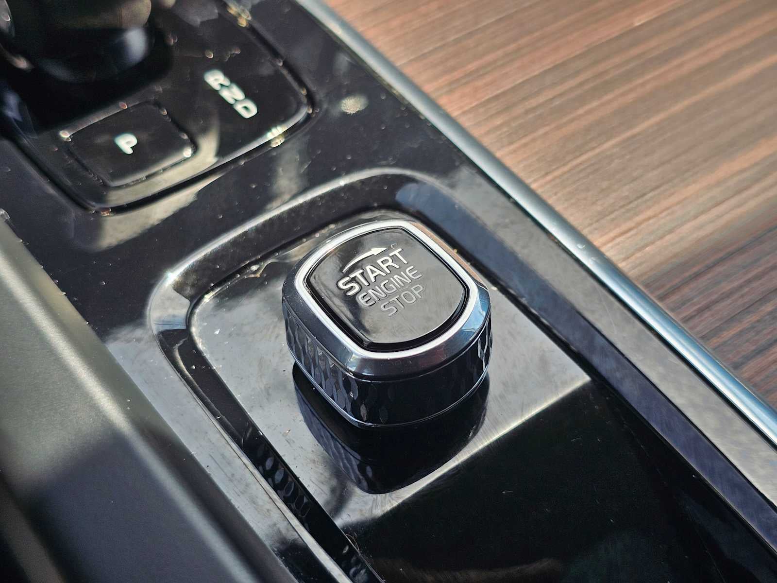 2023 Volvo XC60 Plus Bright Theme