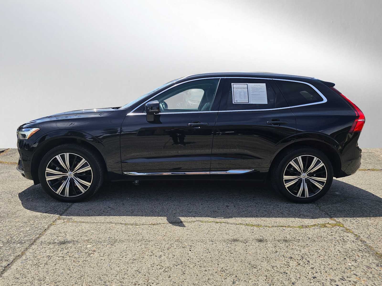 2023 Volvo XC60 Plus Bright Theme