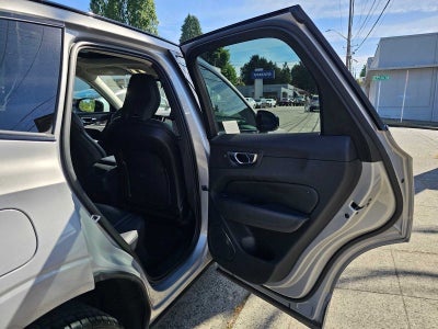 2023 Volvo XC60 Plus Dark Theme