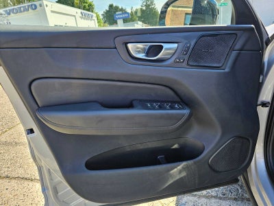 2023 Volvo XC60 Plus Dark Theme