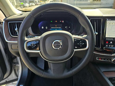 2023 Volvo XC60 Plus Dark Theme