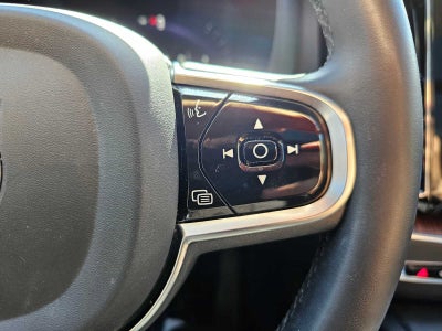 2023 Volvo XC60 Plus Dark Theme