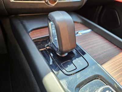 2023 Volvo XC60 Plus Dark Theme