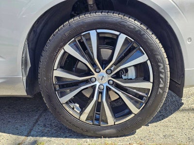 2023 Volvo XC60 Plus Dark Theme
