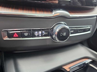 2023 Volvo XC60 Ultimate Dark Theme