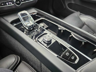 2023 Volvo XC60 Ultimate Dark Theme