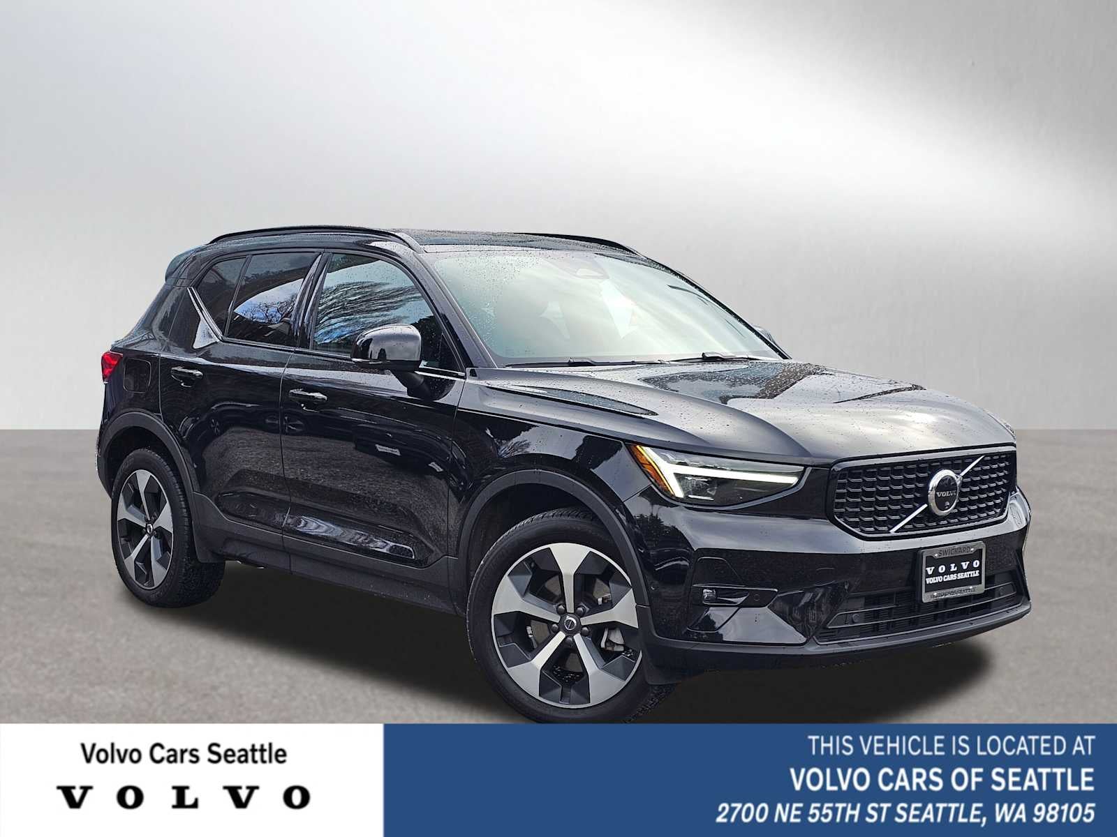 2025 Volvo XC40 Plus Dark Theme