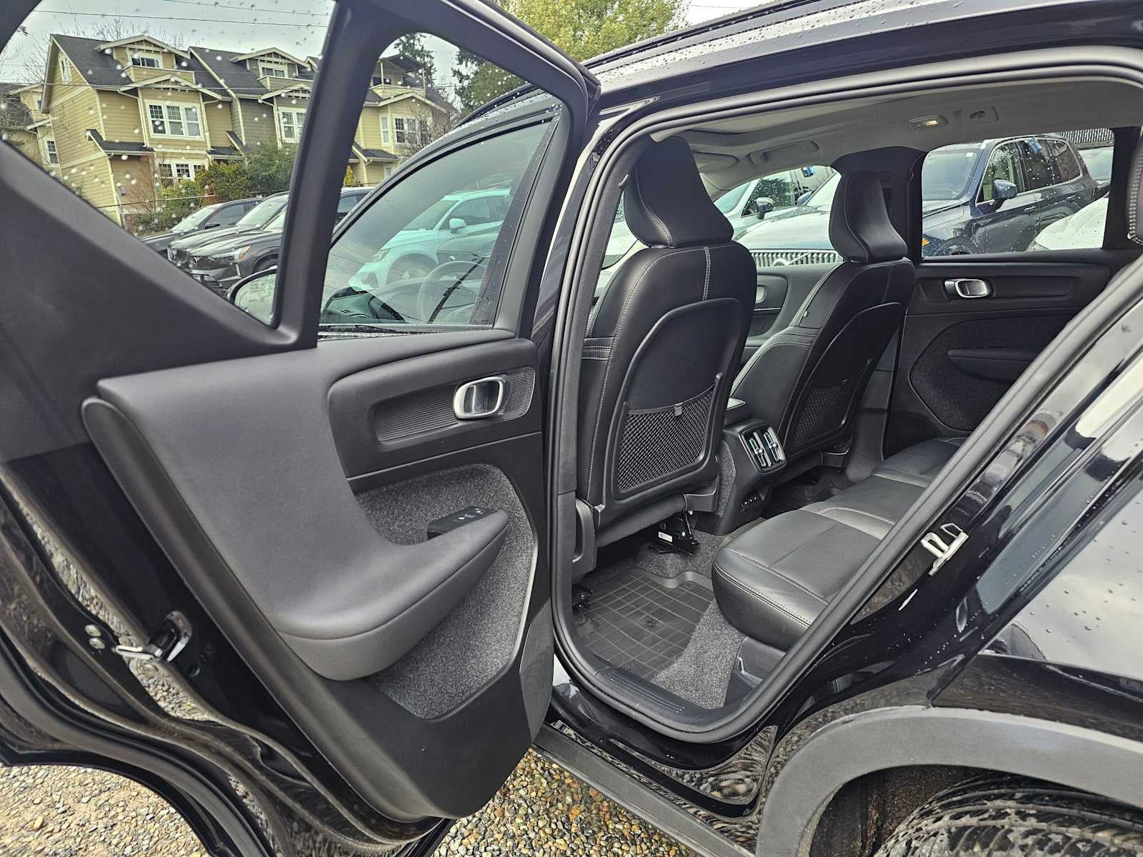 2025 Volvo XC40 Plus Dark Theme