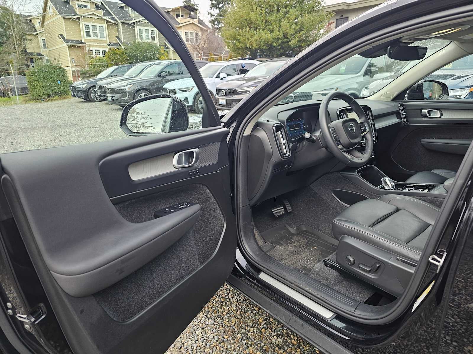 2025 Volvo XC40 Plus Dark Theme