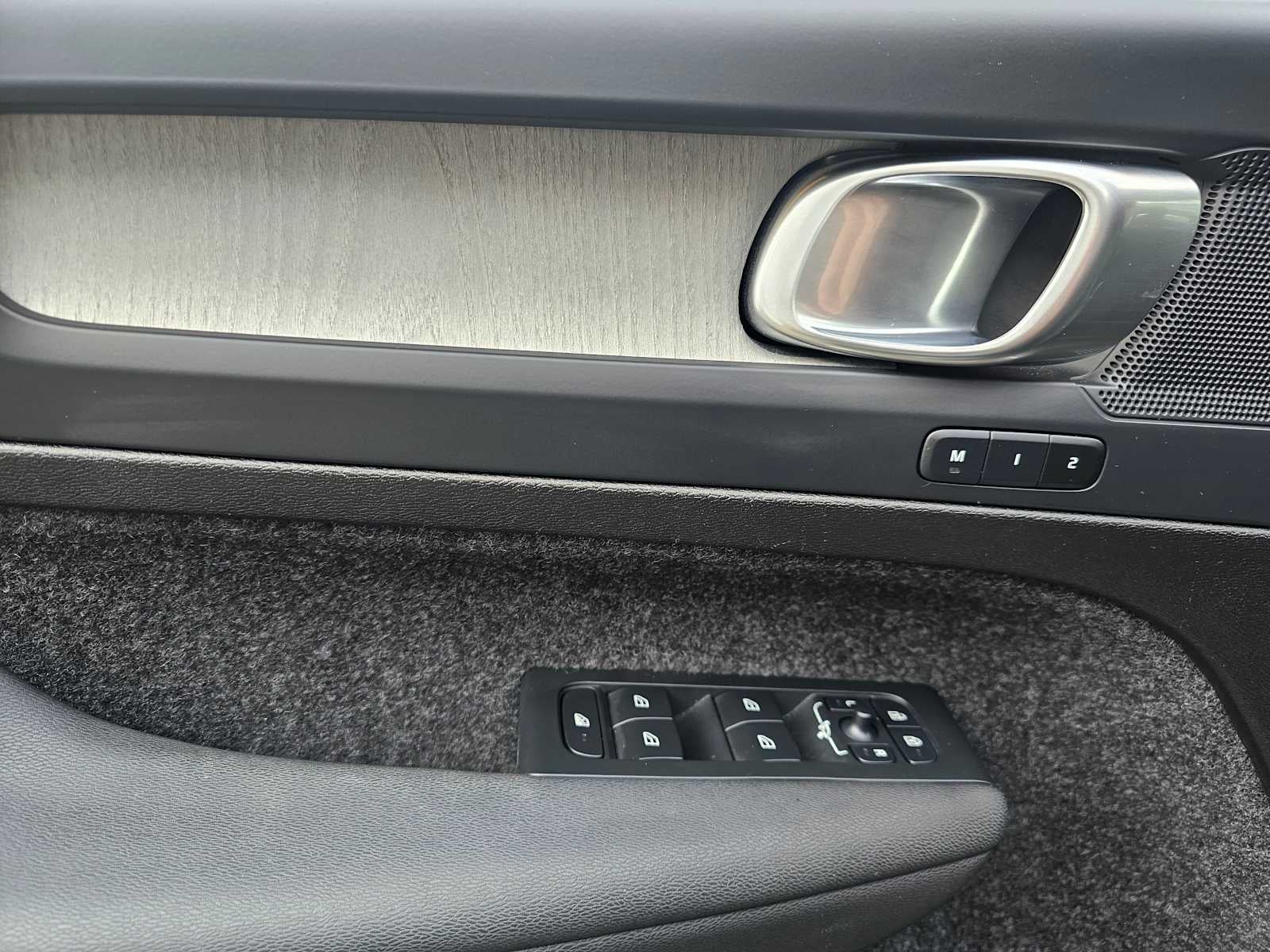 2025 Volvo XC40 Plus Dark Theme