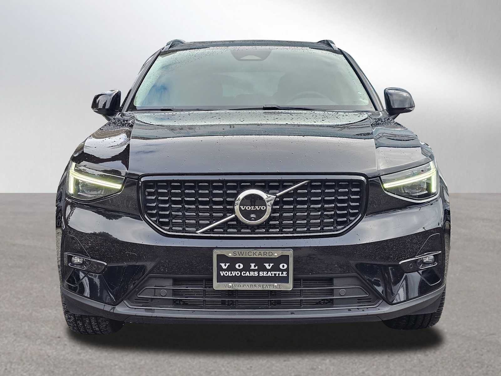 2025 Volvo XC40 Plus Dark Theme