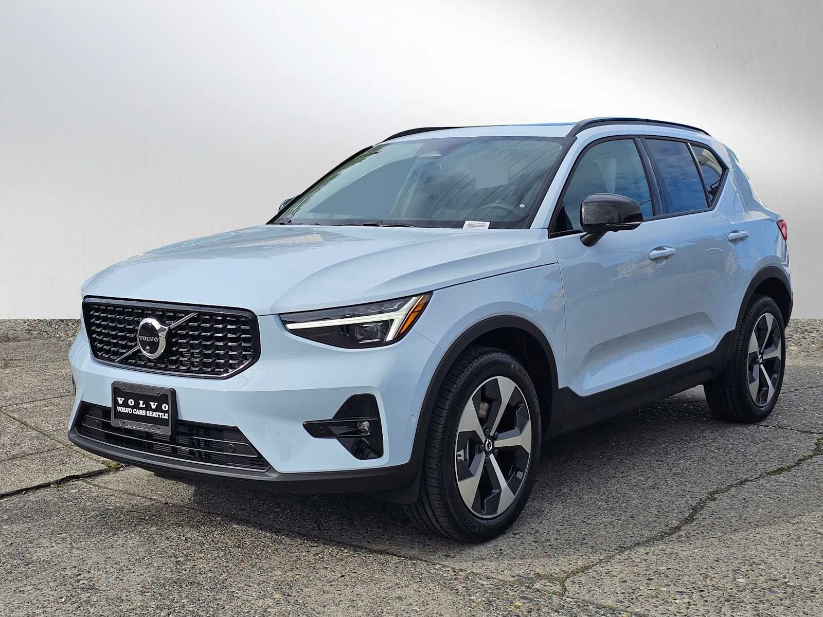 2026 Volvo XC40 Plus