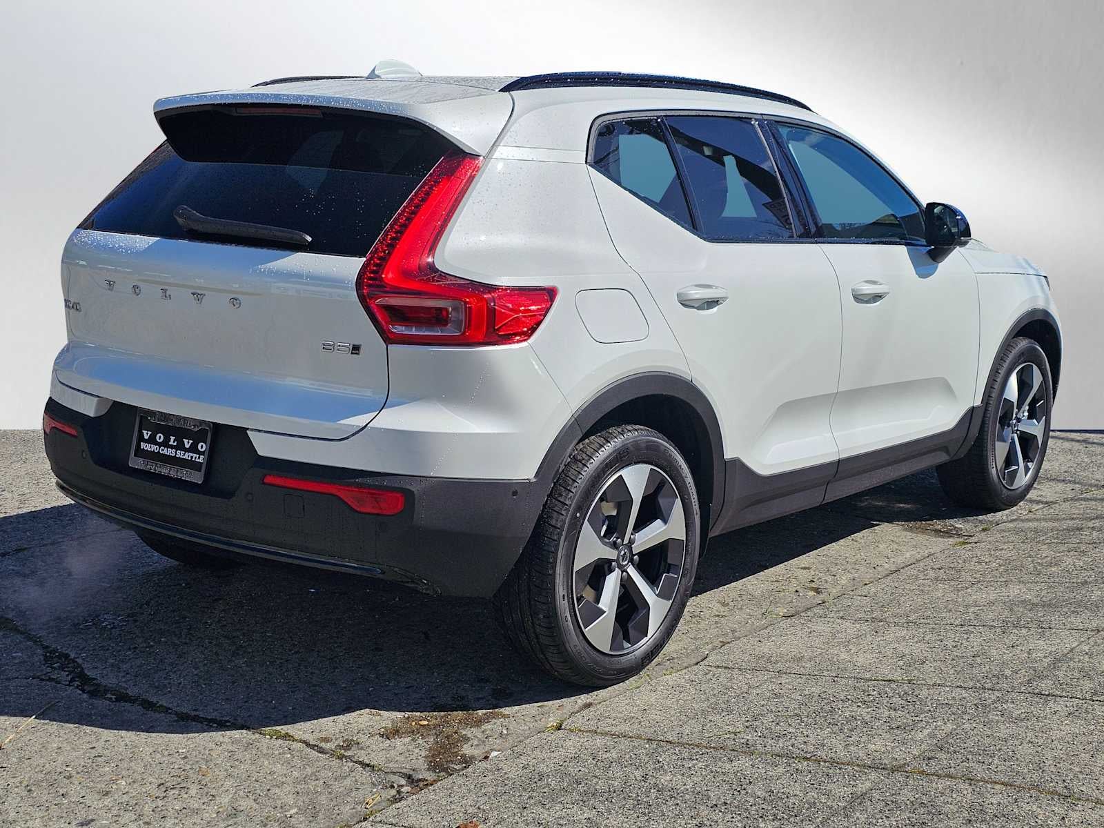 2026 Volvo XC40 Plus