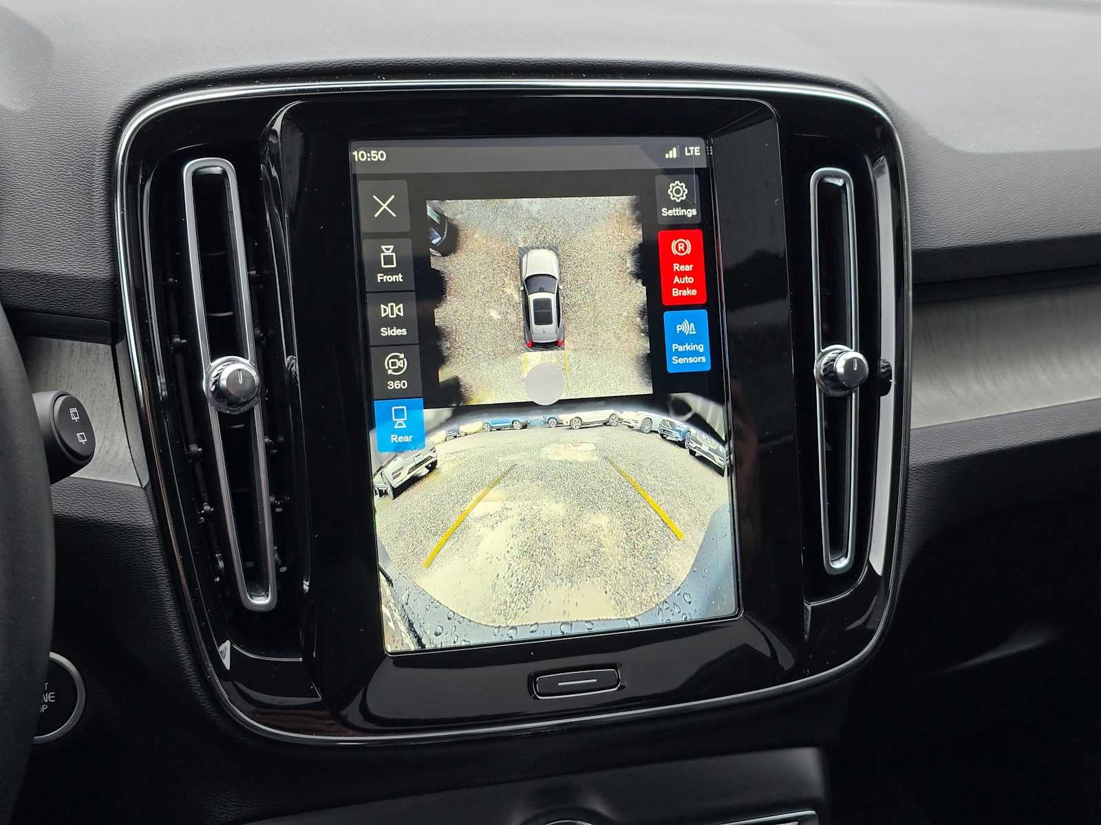 2026 Volvo XC40 Plus