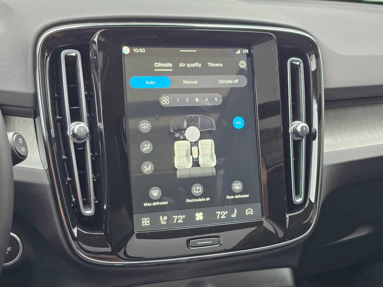 2026 Volvo XC40 Plus