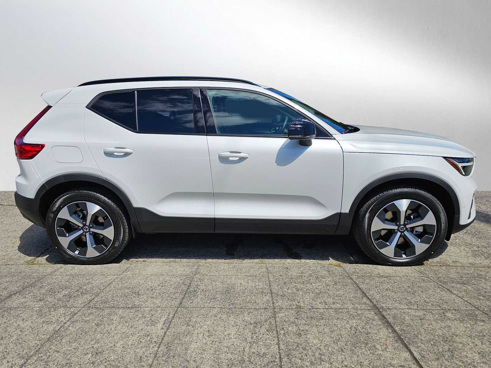 2026 Volvo XC40 Plus