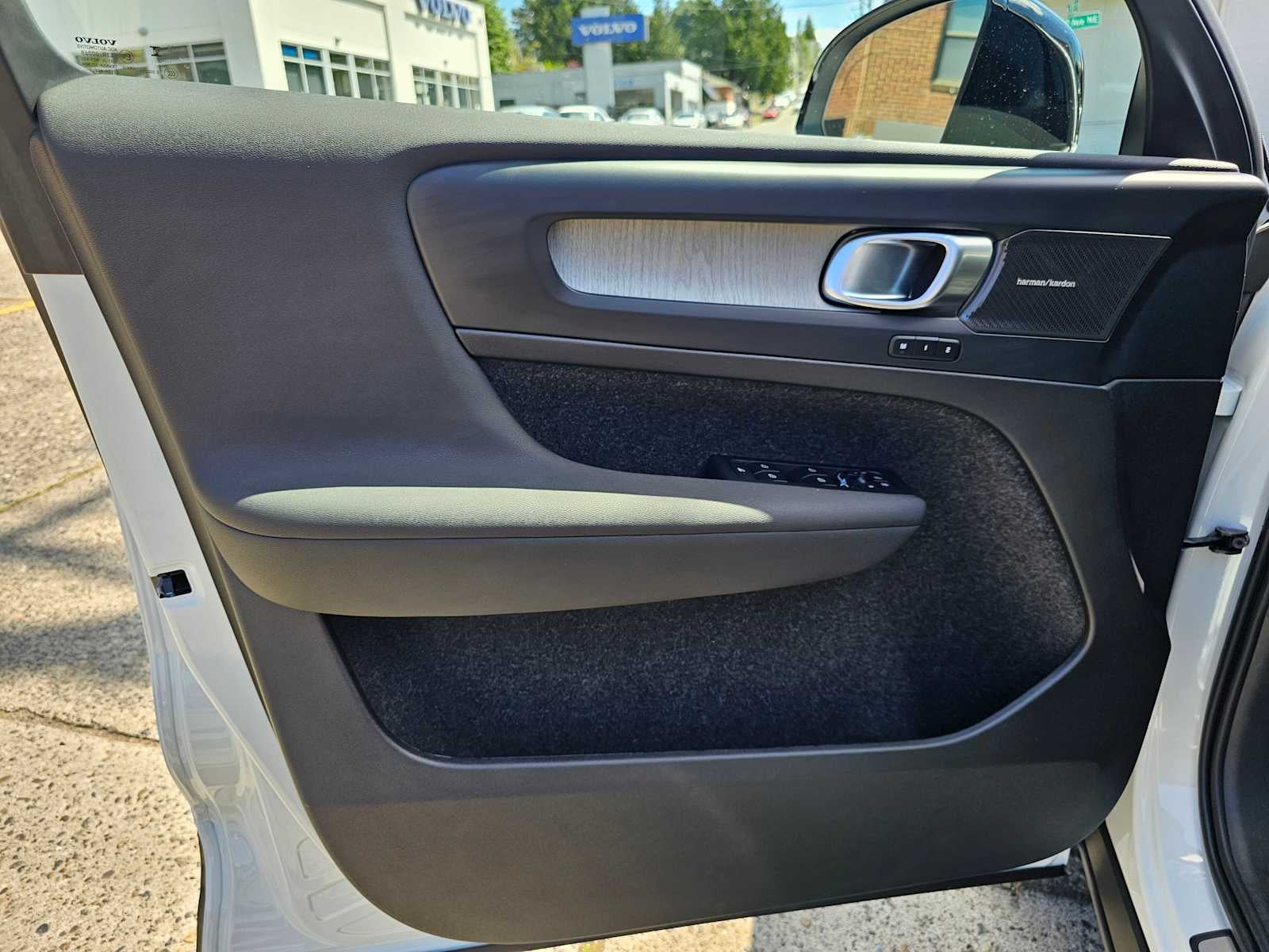 2026 Volvo XC40 Plus