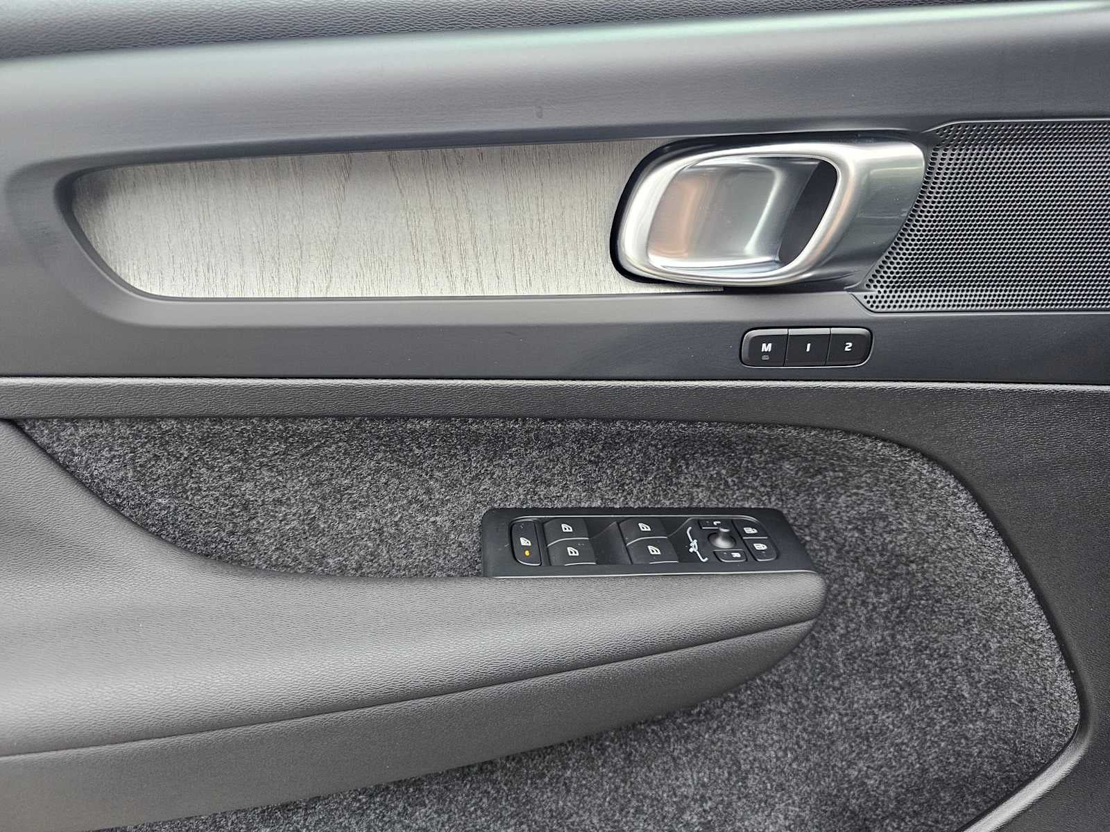 2026 Volvo XC40 Plus