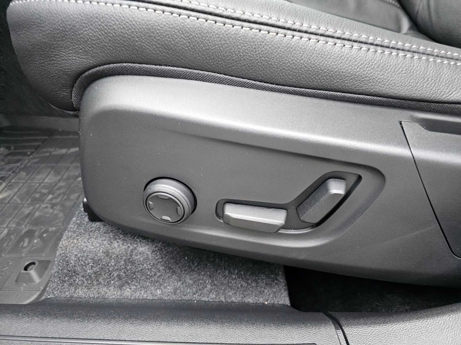2026 Volvo XC40 Plus