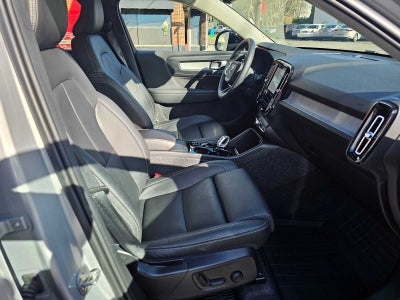 2025 Volvo XC40 Plus Dark Theme