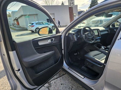 2025 Volvo XC40 Plus Dark Theme