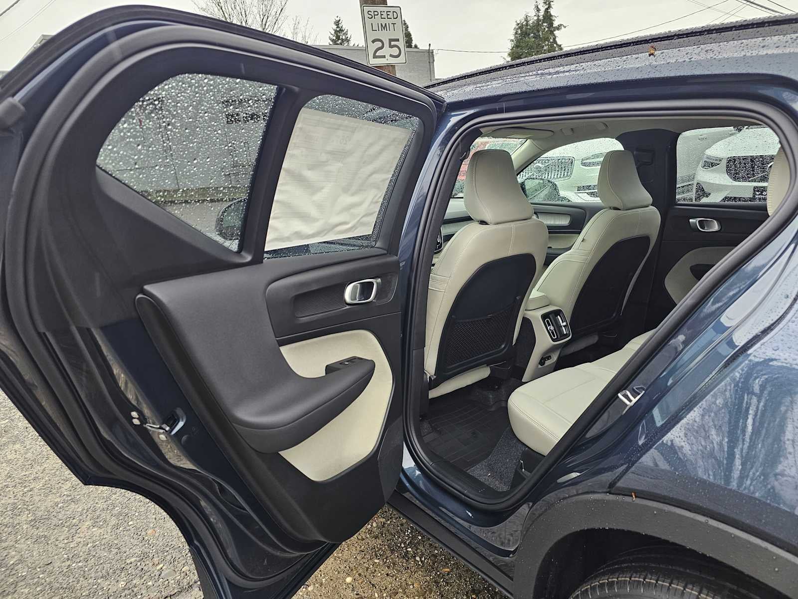 2026 Volvo XC40 Plus