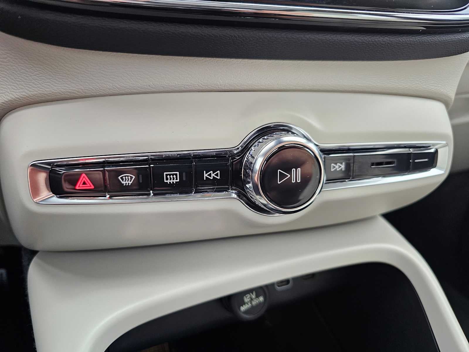 2026 Volvo XC40 Plus
