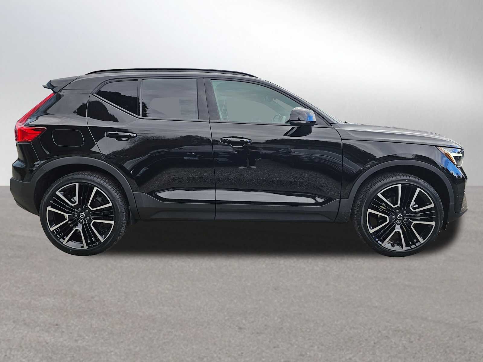 2026 Volvo XC40 Ultra Black Edition