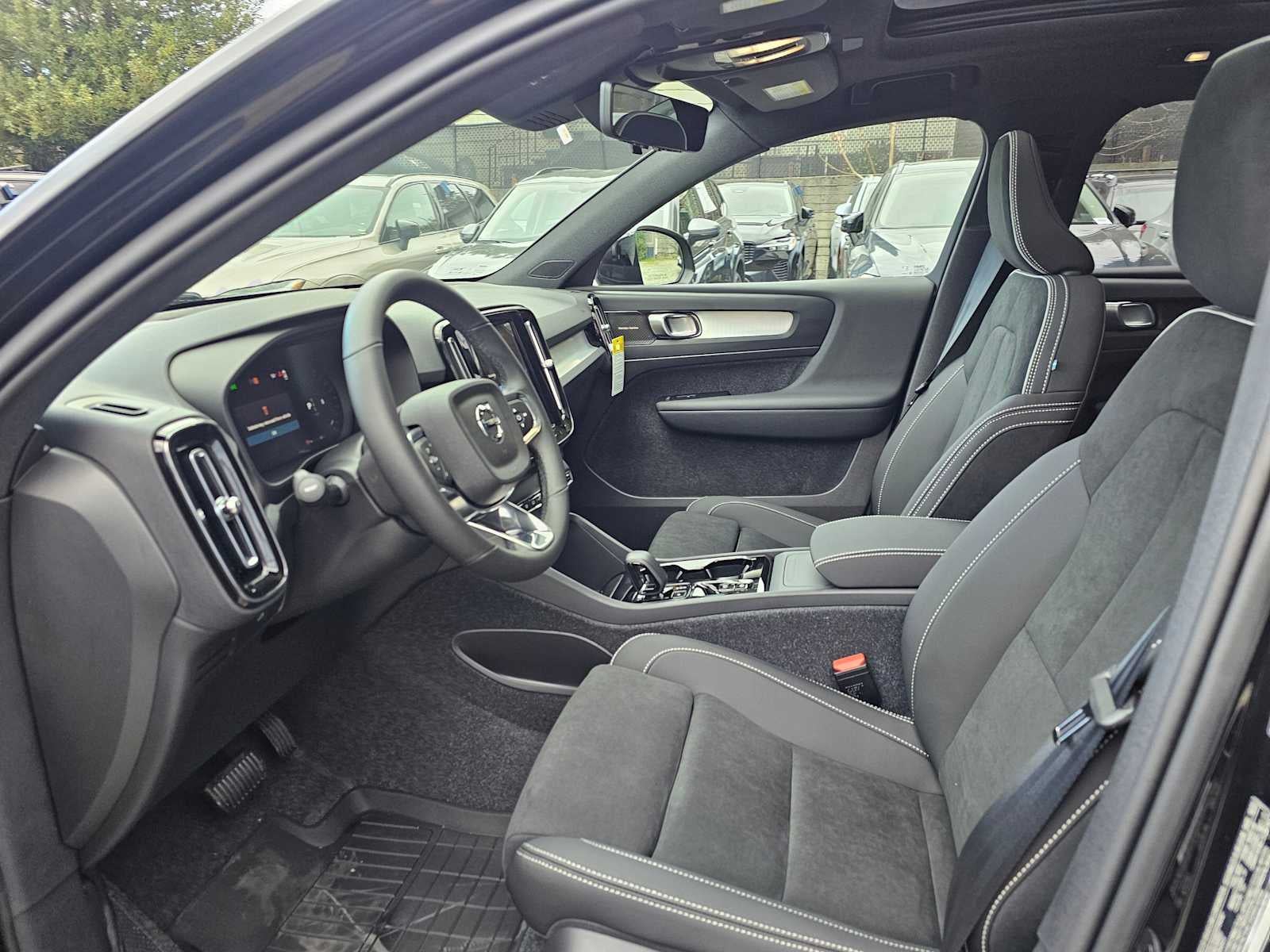 2026 Volvo XC40 Ultra Black Edition