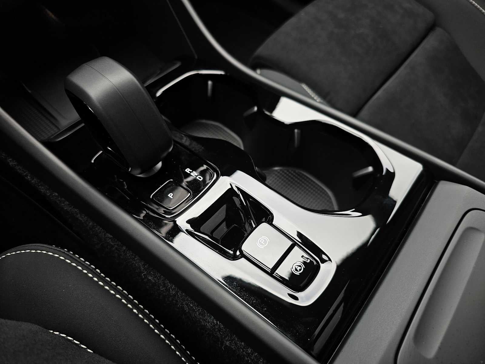 2026 Volvo XC40 Ultra Black Edition