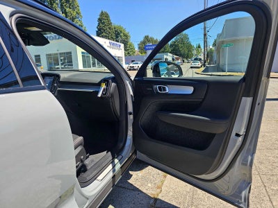 2026 Volvo XC40 Ultra Black Edition