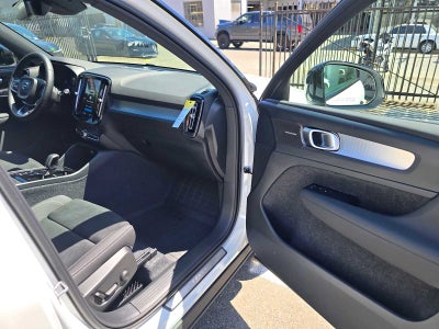 2026 Volvo XC40 Ultra Black Edition