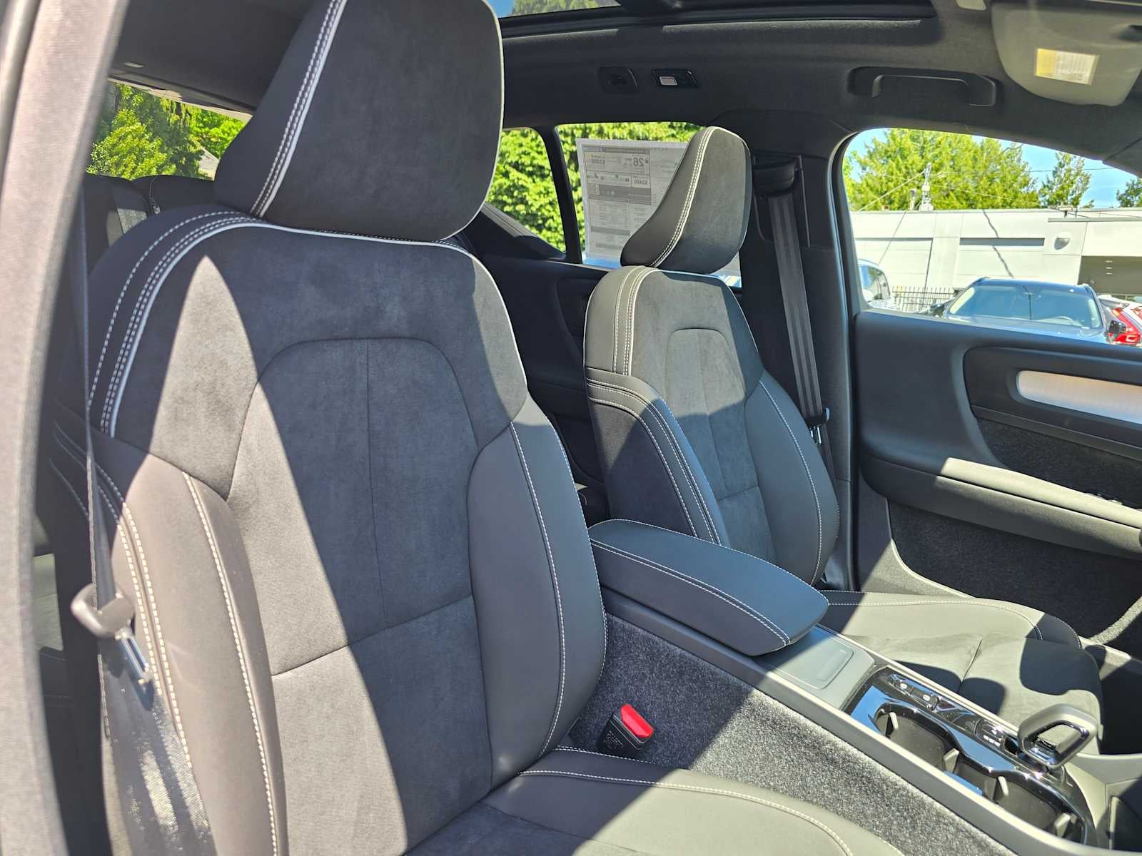 2026 Volvo XC40 Ultra Black Edition