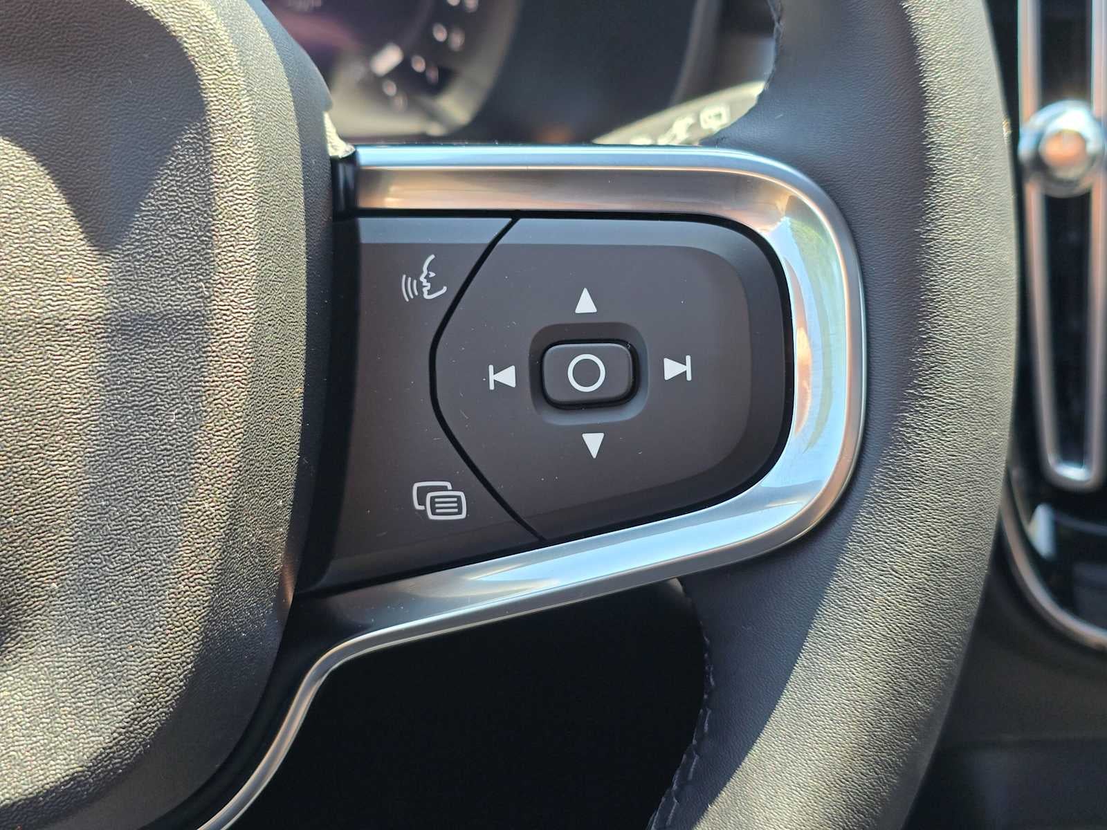 2026 Volvo XC40 Ultra Black Edition