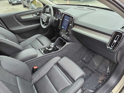 2025 Volvo XC40 Plus Bright Theme