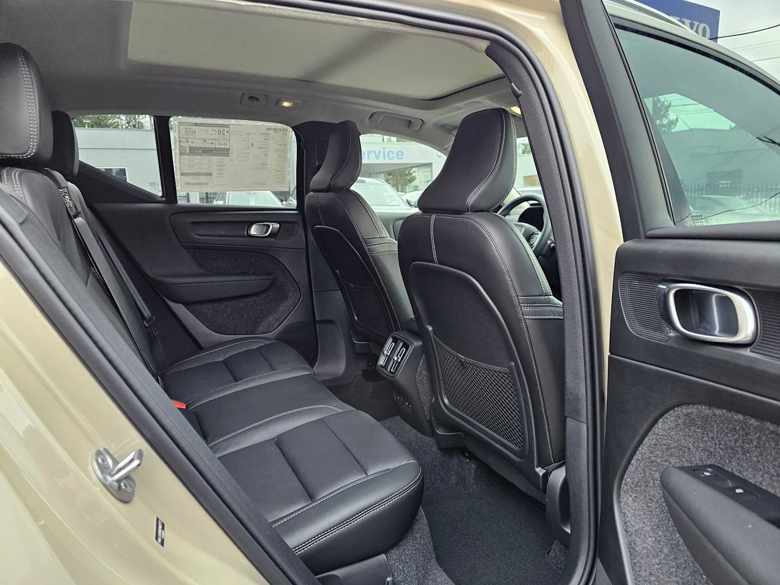 2025 Volvo XC40 Plus Bright Theme