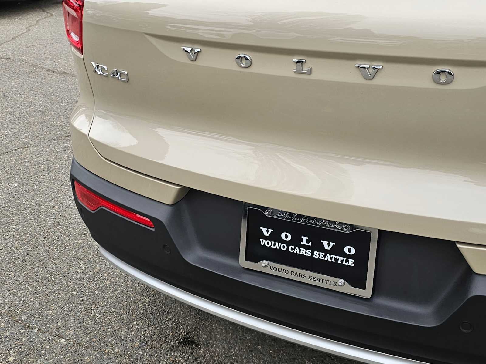 2025 Volvo XC40 Plus Bright Theme