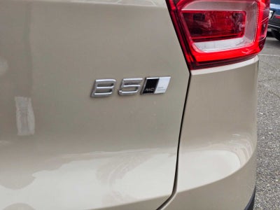 2025 Volvo XC40 Plus Bright Theme
