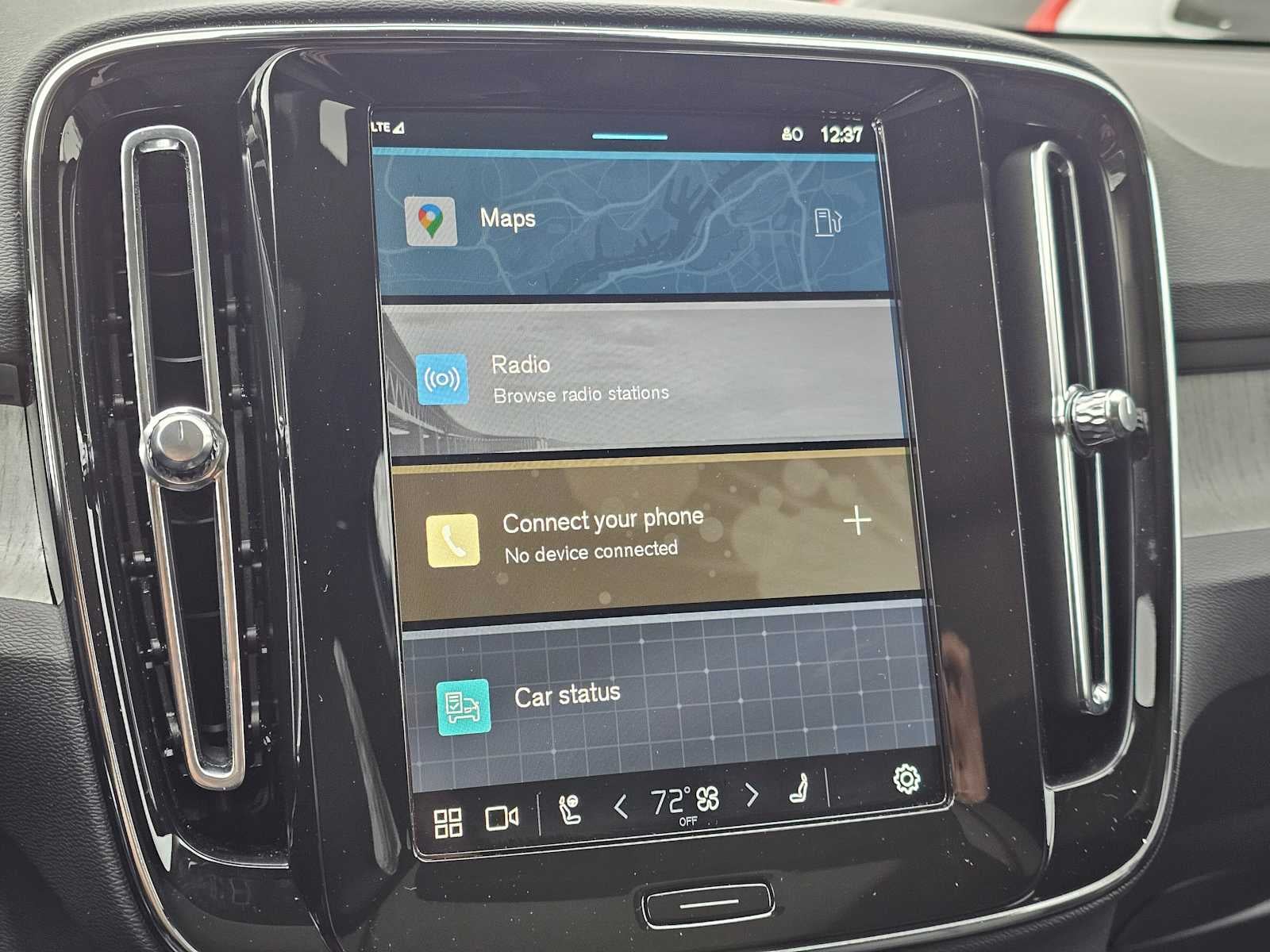 2025 Volvo XC40 Plus Bright Theme