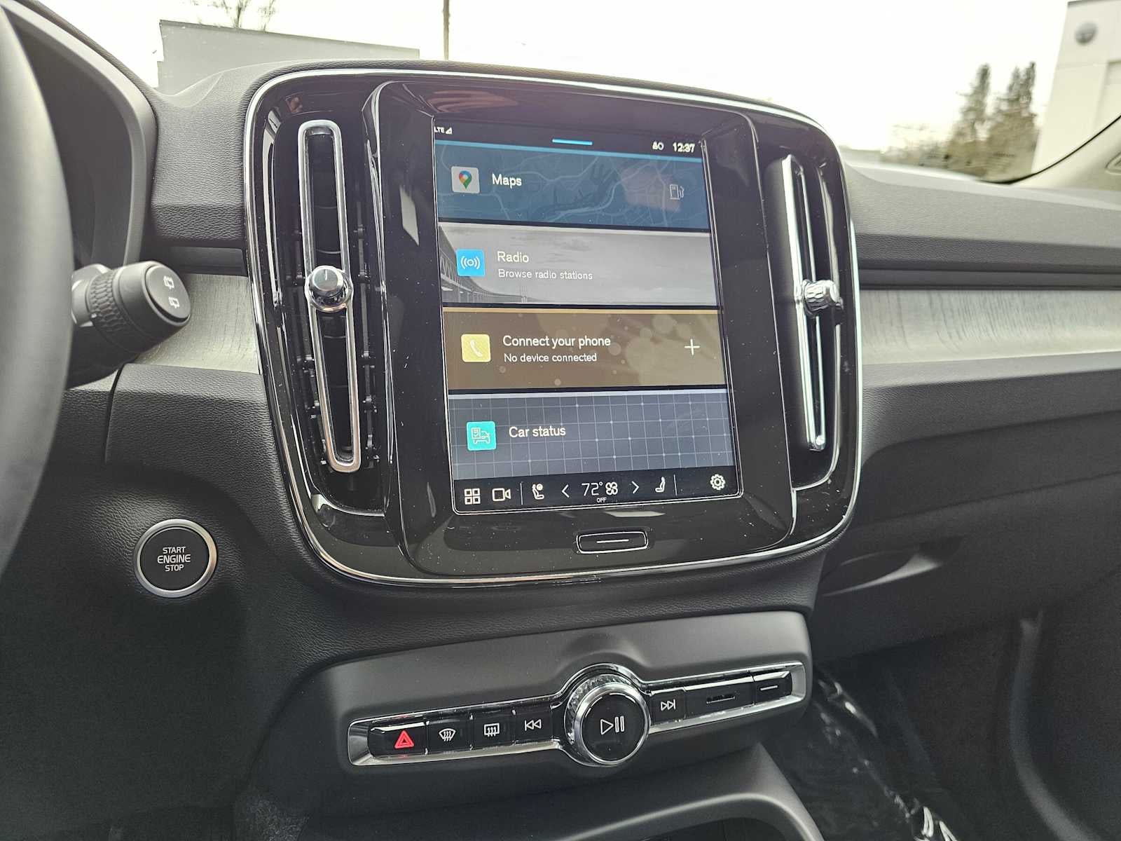 2025 Volvo XC40 Plus Bright Theme