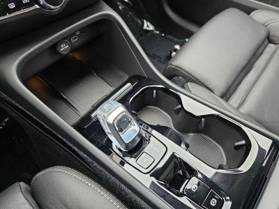 2025 Volvo XC40 Plus Bright Theme
