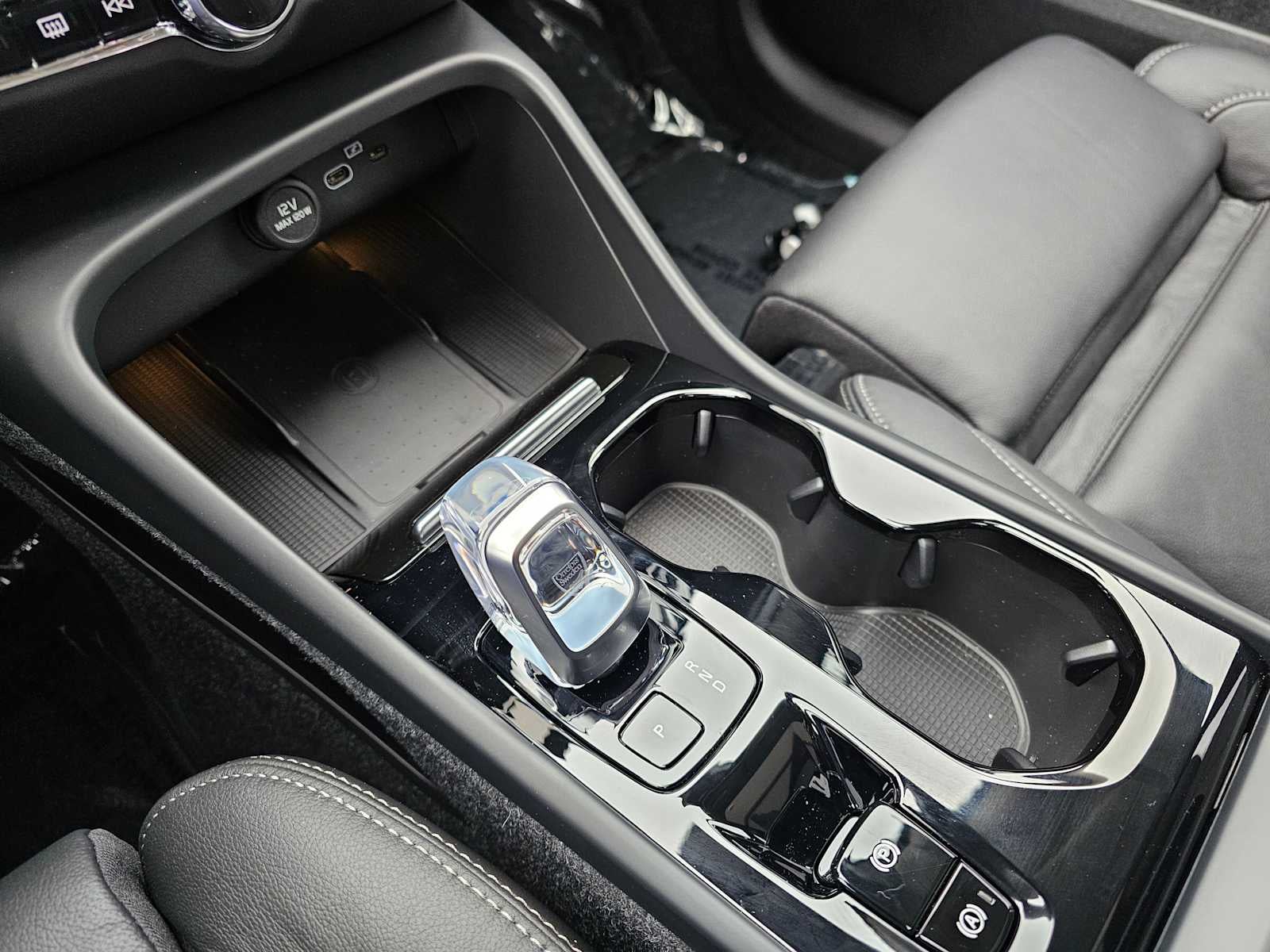 2025 Volvo XC40 Plus Bright Theme