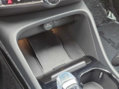 2025 Volvo XC40 Plus Bright Theme