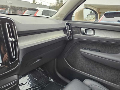 2025 Volvo XC40 Plus Bright Theme