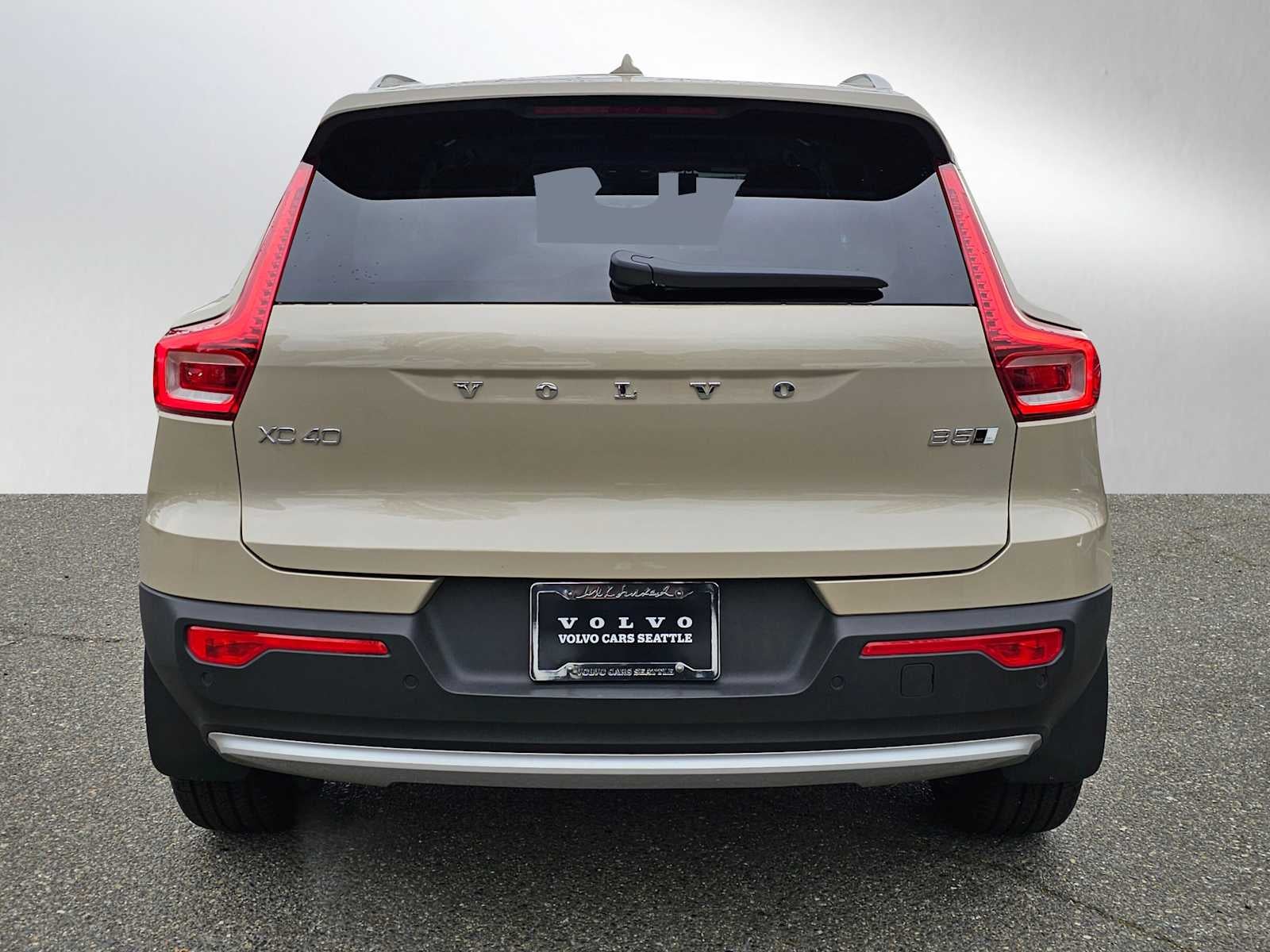 2025 Volvo XC40 Plus Bright Theme